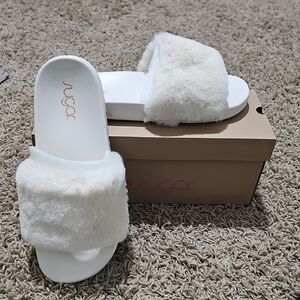 NEW Sugar Sandals Wuzzy Slip On Furry 9 Slipper Slides Ivory Faux Fur